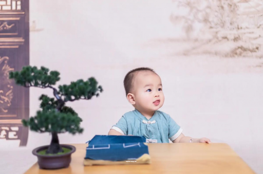 晋中宝宝眼睛突然肿了